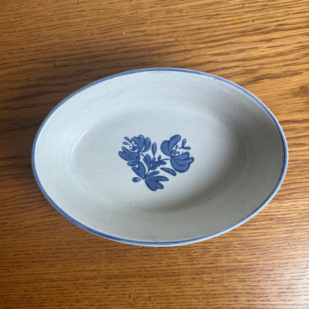Pfaltzgraff Yorktowne Blue 240 Stoneware Oval Serving Dish‎ Blue Floral Accent
